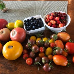 Sommarskörd bifftomat blåbär bigarråer tomater